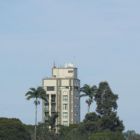 Serema Palace Hotel Lavras Bagian luar foto