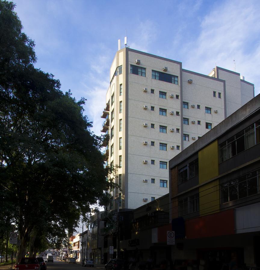 Serema Palace Hotel Lavras Bagian luar foto