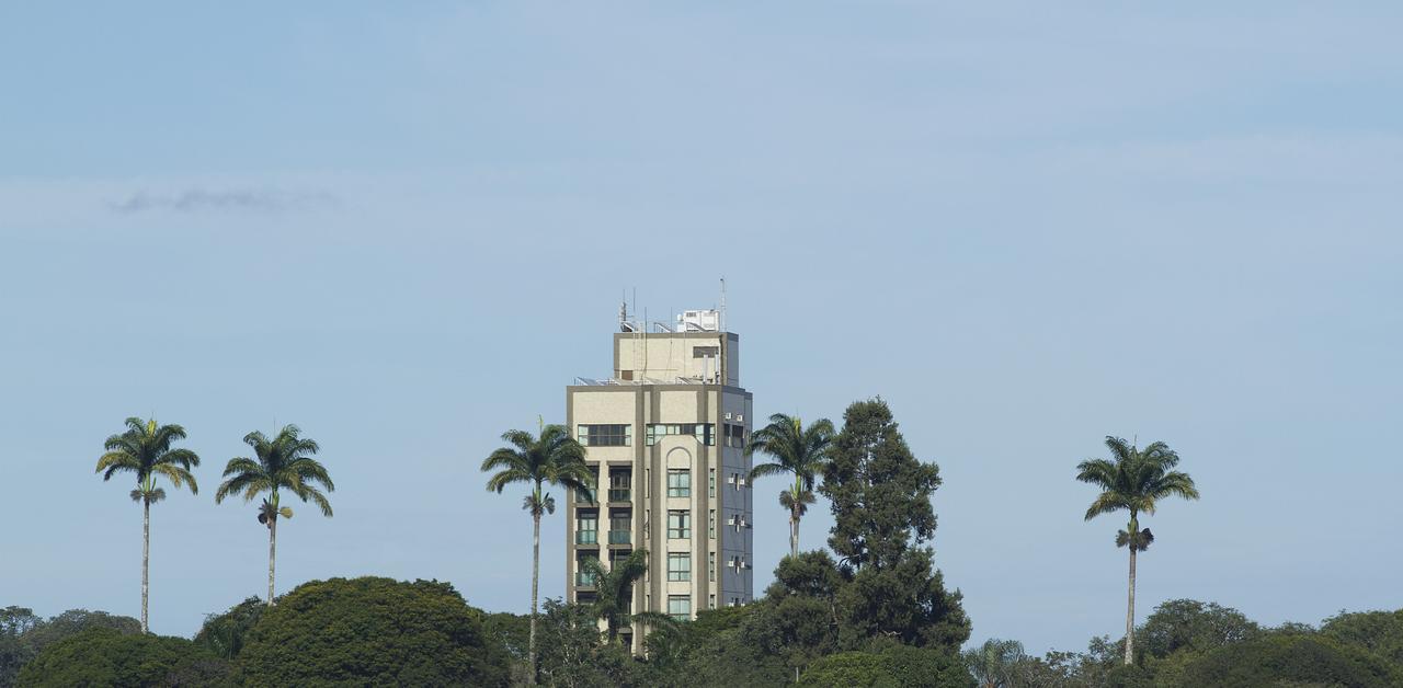 Serema Palace Hotel Lavras Bagian luar foto